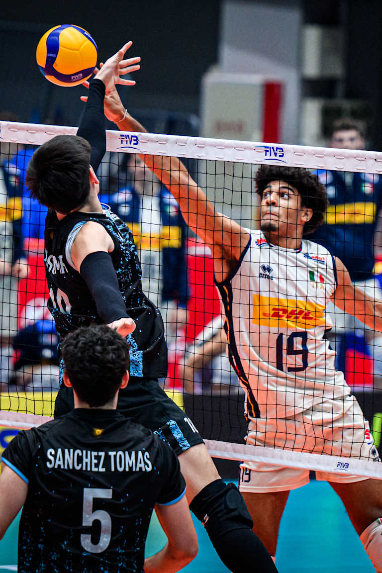 Italy close pool play unbeaten in Jiangmen