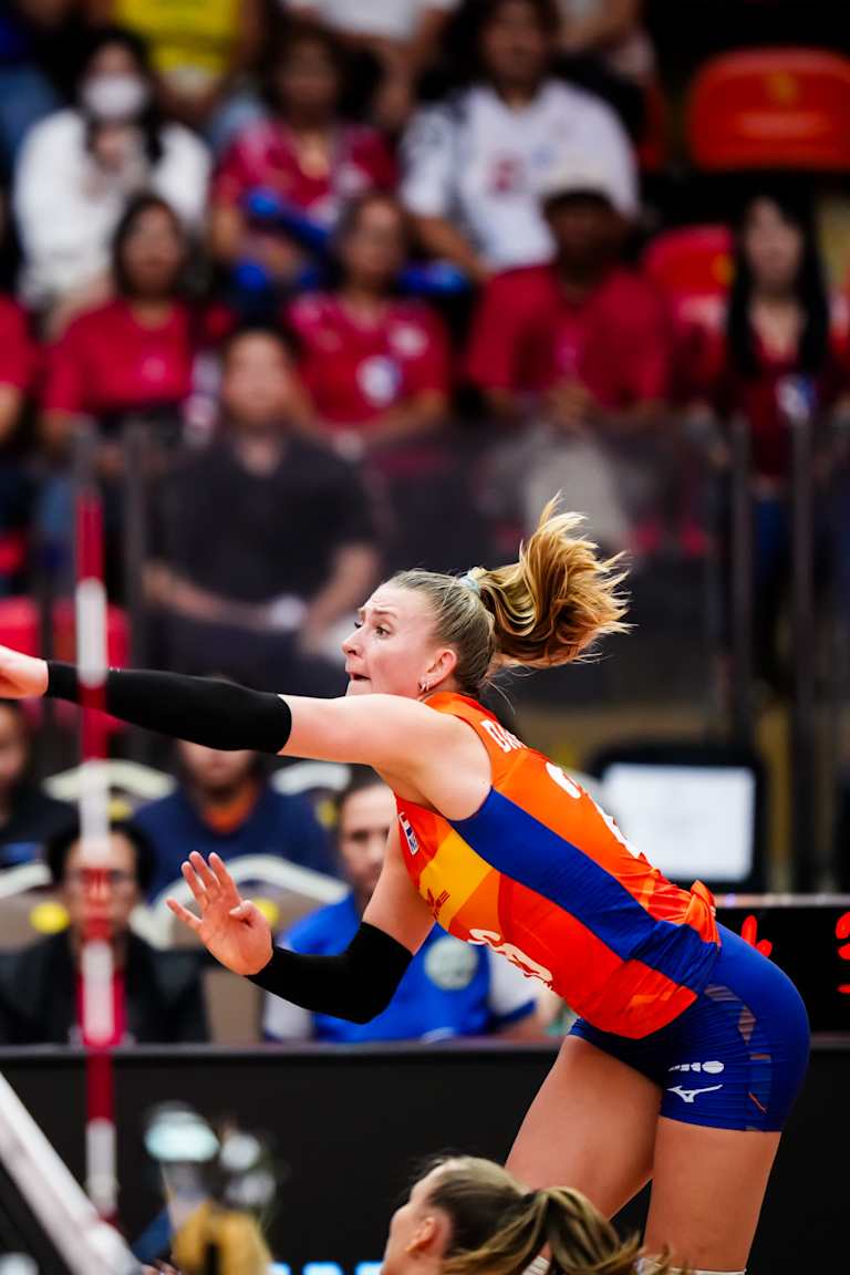 Champions dethroned! Netherlands on to World Championship quarterfinals