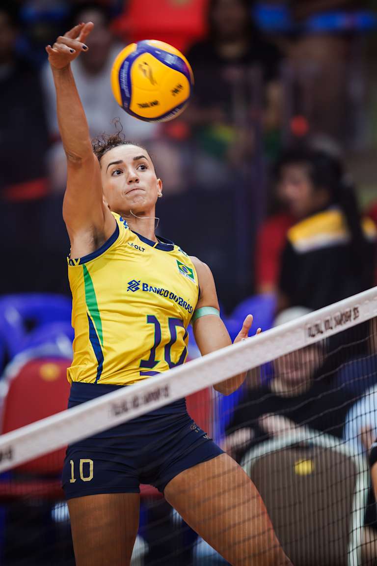 Brasil vira diante da República Dominicana e vai às quartas