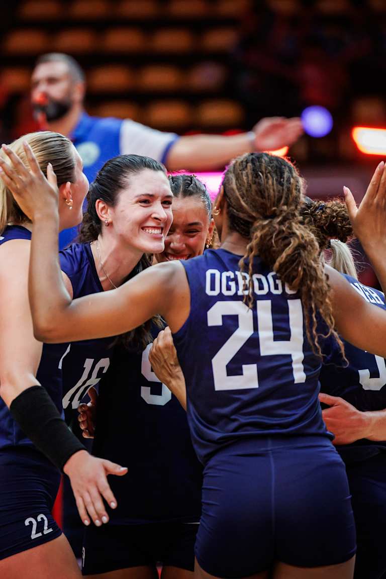 USA take out Canada in straight sets to progress