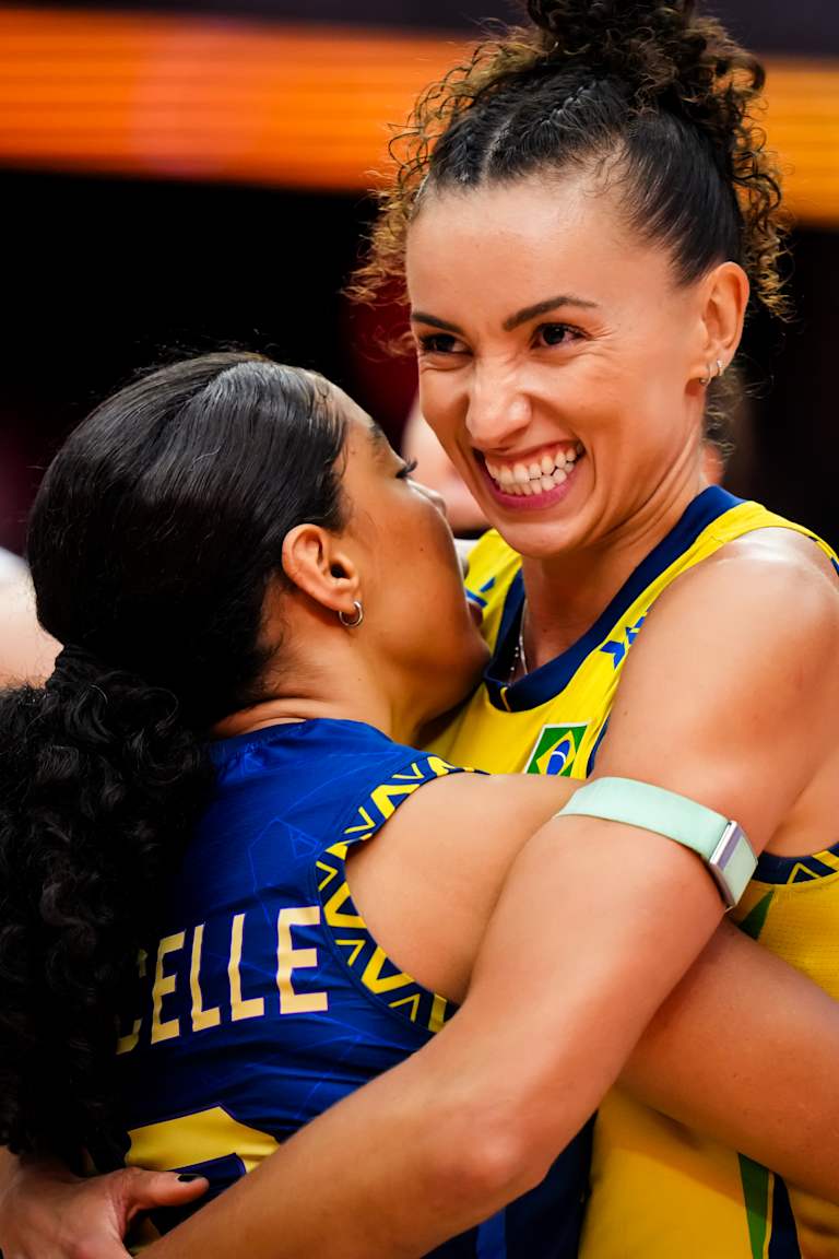 Brasil supera a França e chega às semifinais