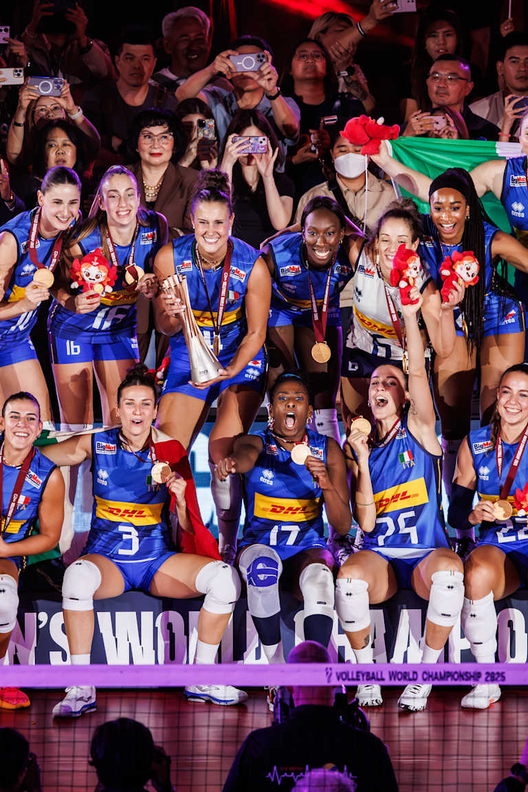 Italy continue to dominate and claim the world title