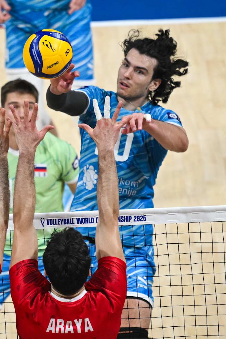 Slovenia enjoy a smooth World Championship opening-match victory against Chile in Pasay City