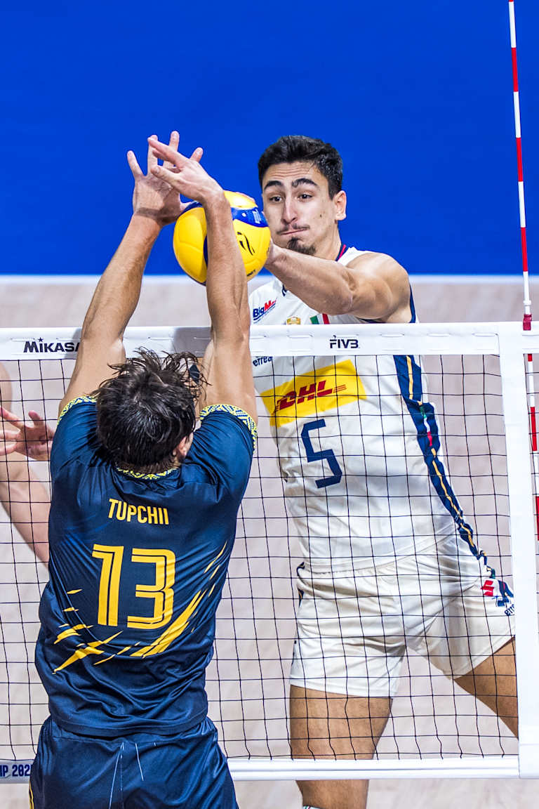 Italy sweep Ukraine and take the last spot in the Round of 16