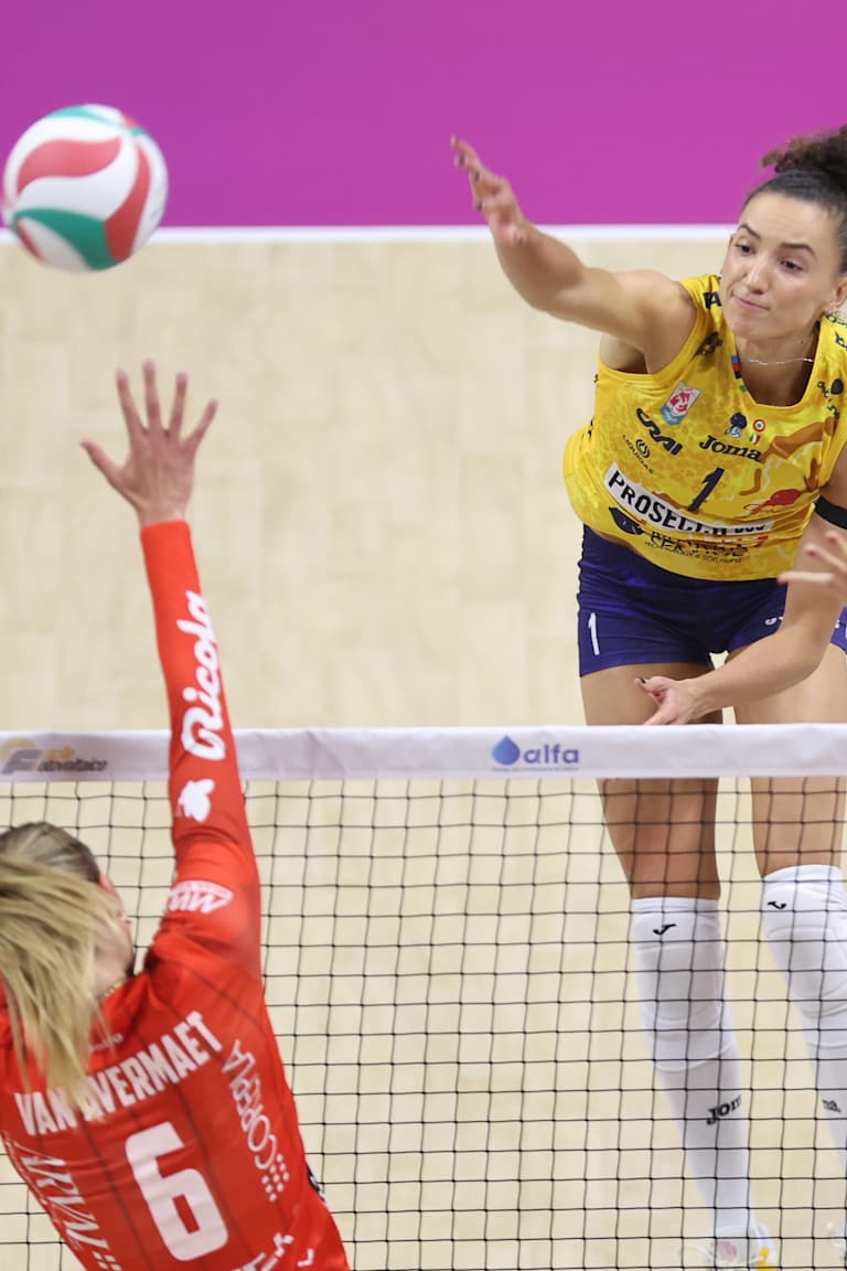 Conegliano leva susto, mas estreia com vitória na Liga Italiana