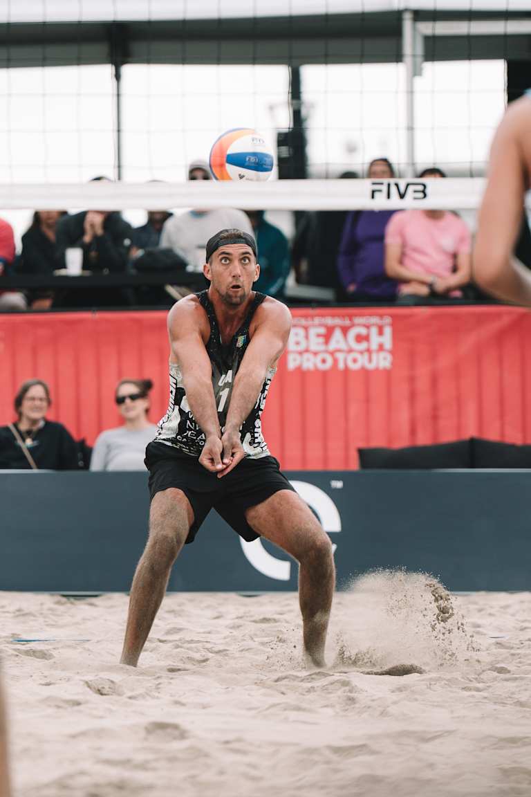 Crabb reunion starts on the right foot in Newport Beach