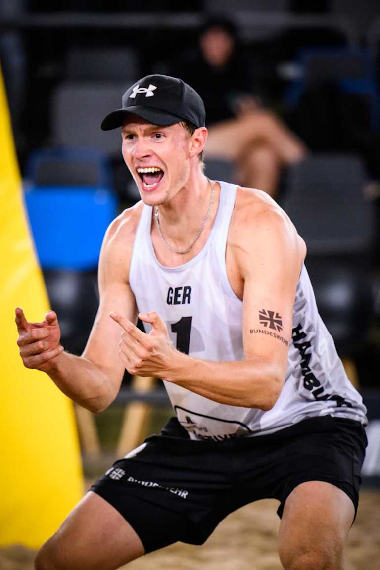 Reinhardt & Sowa grind through to Nuvali Challenge main draw