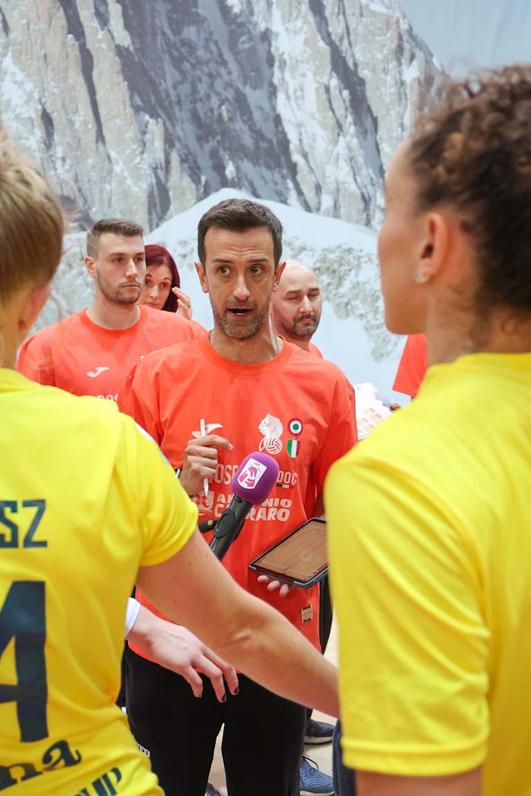 Conegliano de Gabi faz clássico de invictos com o Novara na Itália