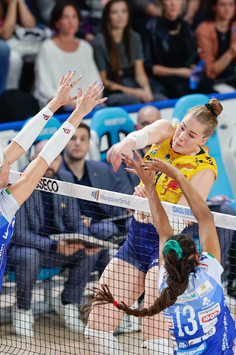 Conegliano sweep Novara and continue undefeated at the top of the standings