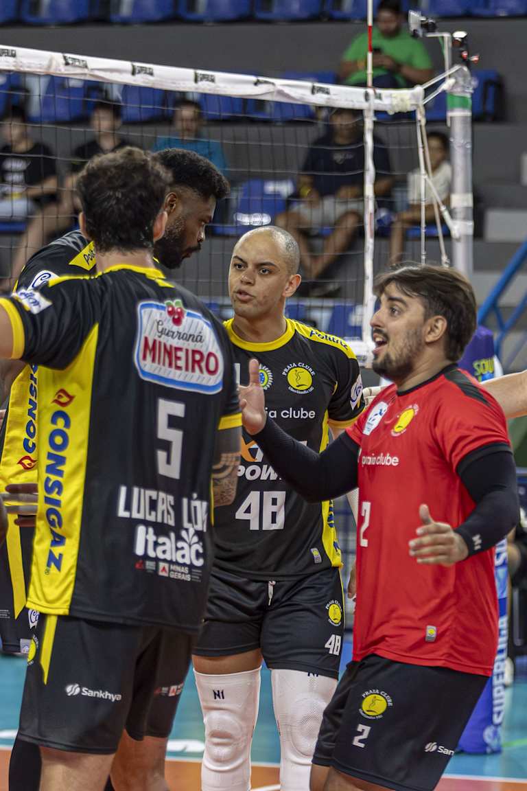 Praia supera o Guarulhos fora de casa e segue na liderança