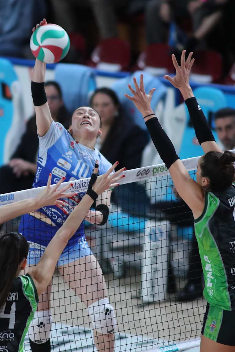 Novara survive a five-set battle against Vallefoglia