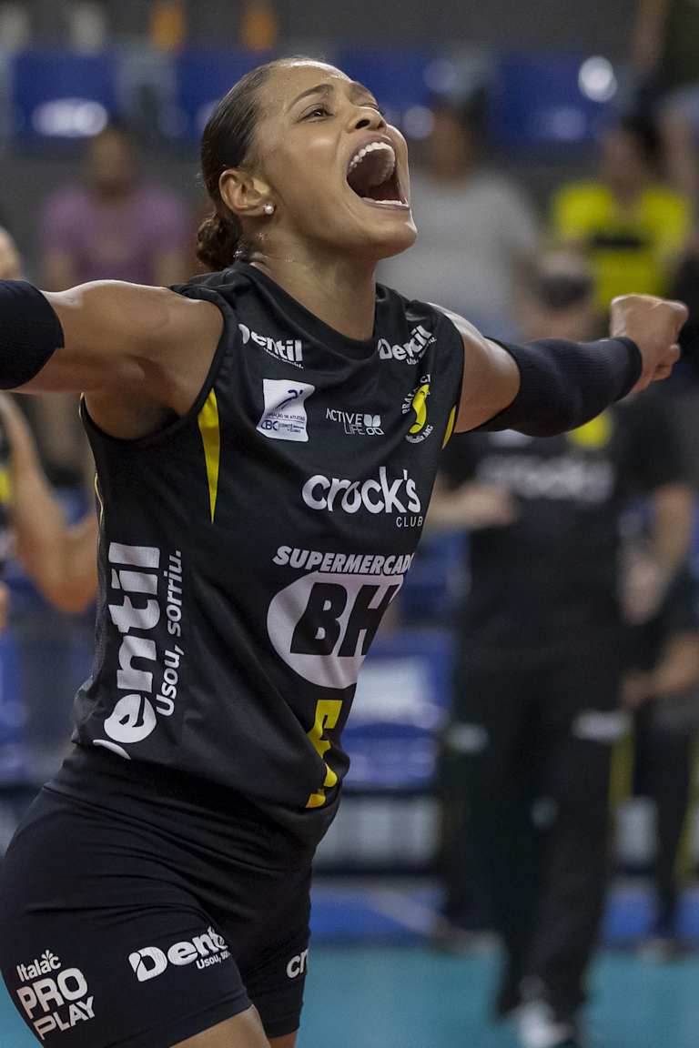 Praia supera o SESI e volta a vencer na Superliga