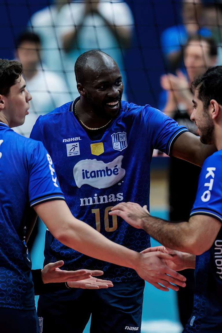 Minas vence a primeira e ganha duas posições na tabela