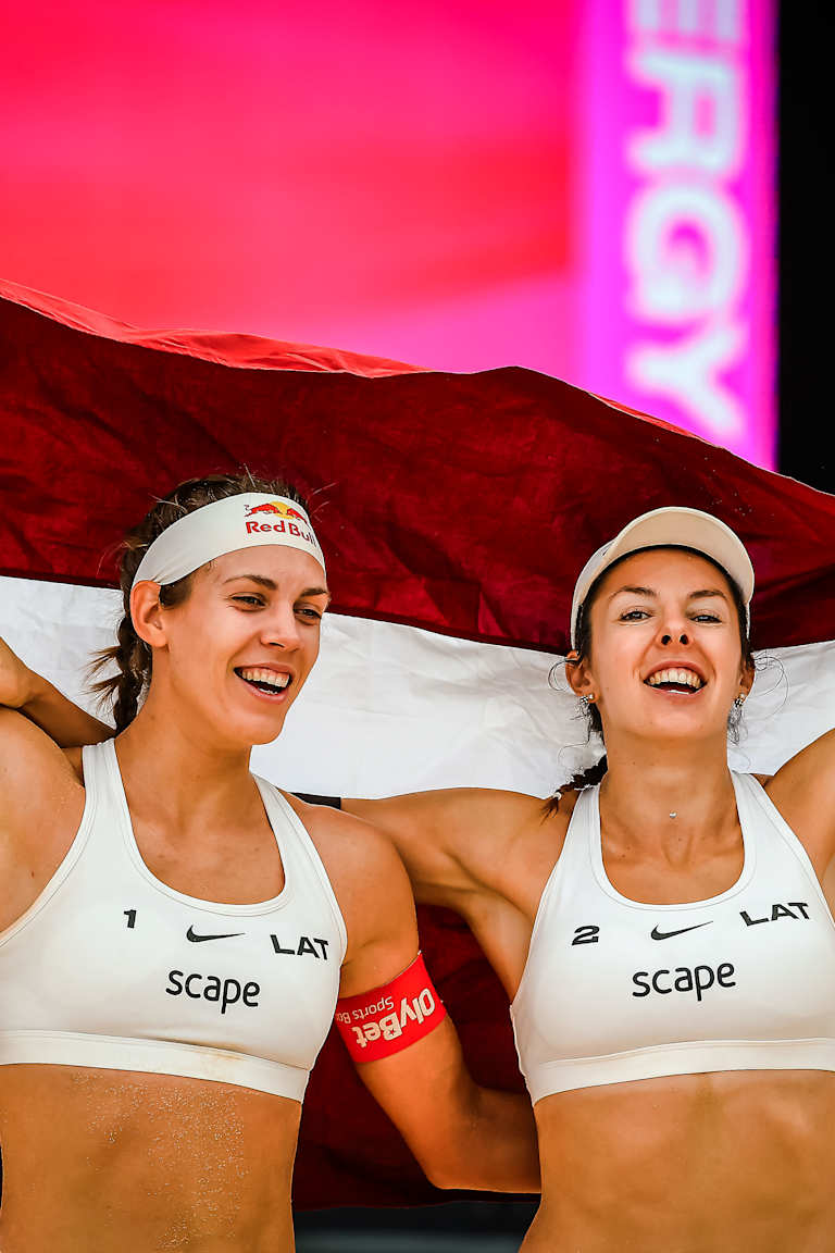 Tina & Anastasija write history as the 2025 women’s world champions