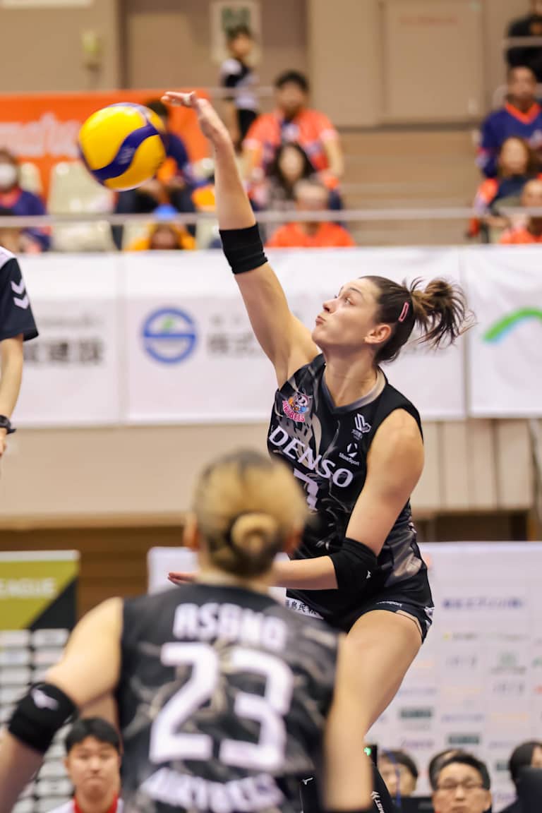 Denso de Rosamaria e Sabrina vence duas no Japão