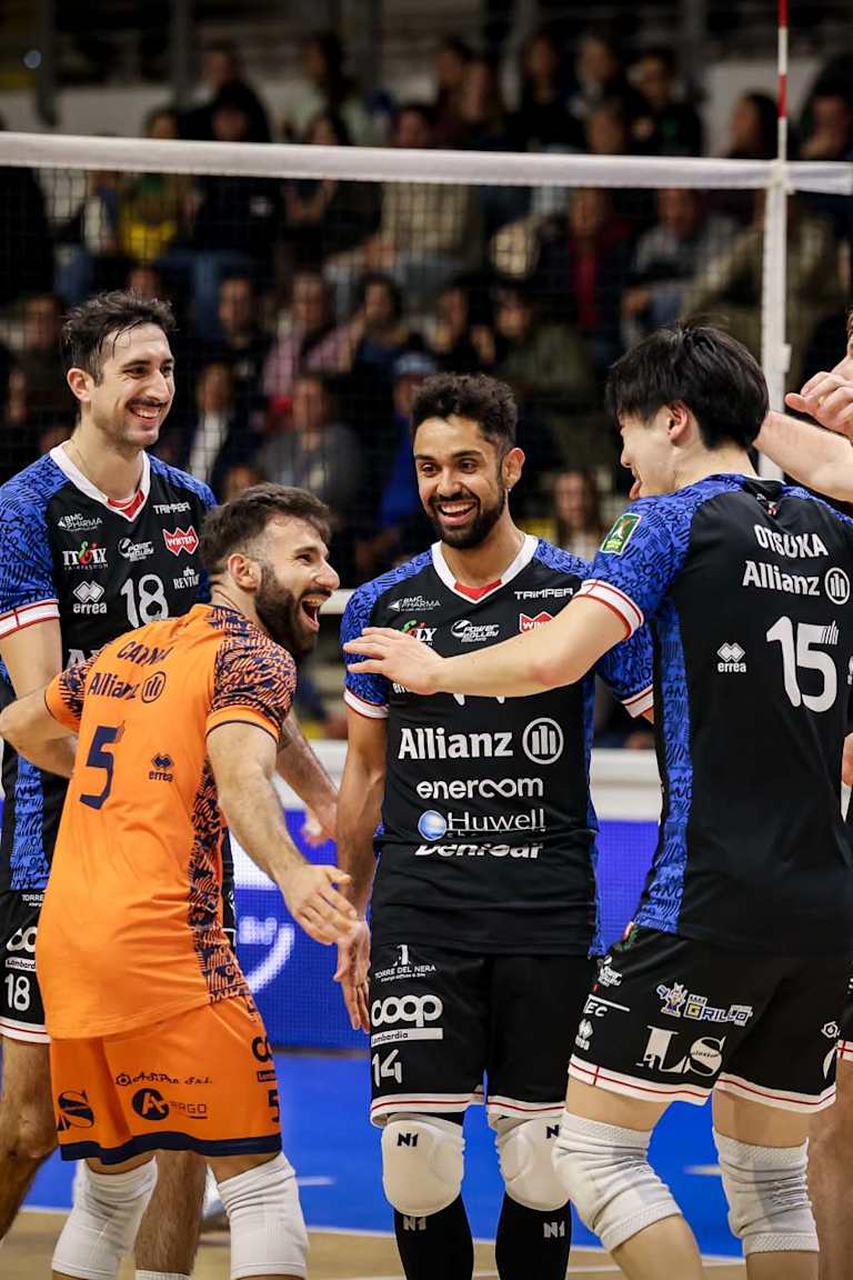 Cachopa brilha e lidera vitória do Milão em duelo brasileiro