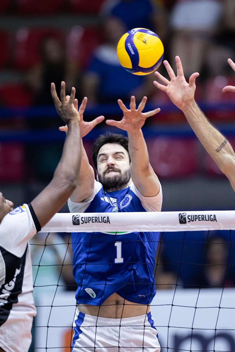 Cruzeiro quebra invencibilidade do Praia e assume a liderança da Superliga