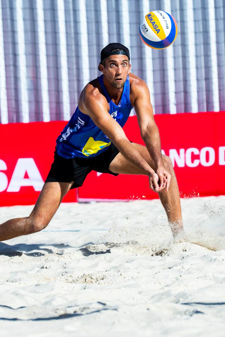 Crabbs come back and set up big Round of 12 duel in Itapema