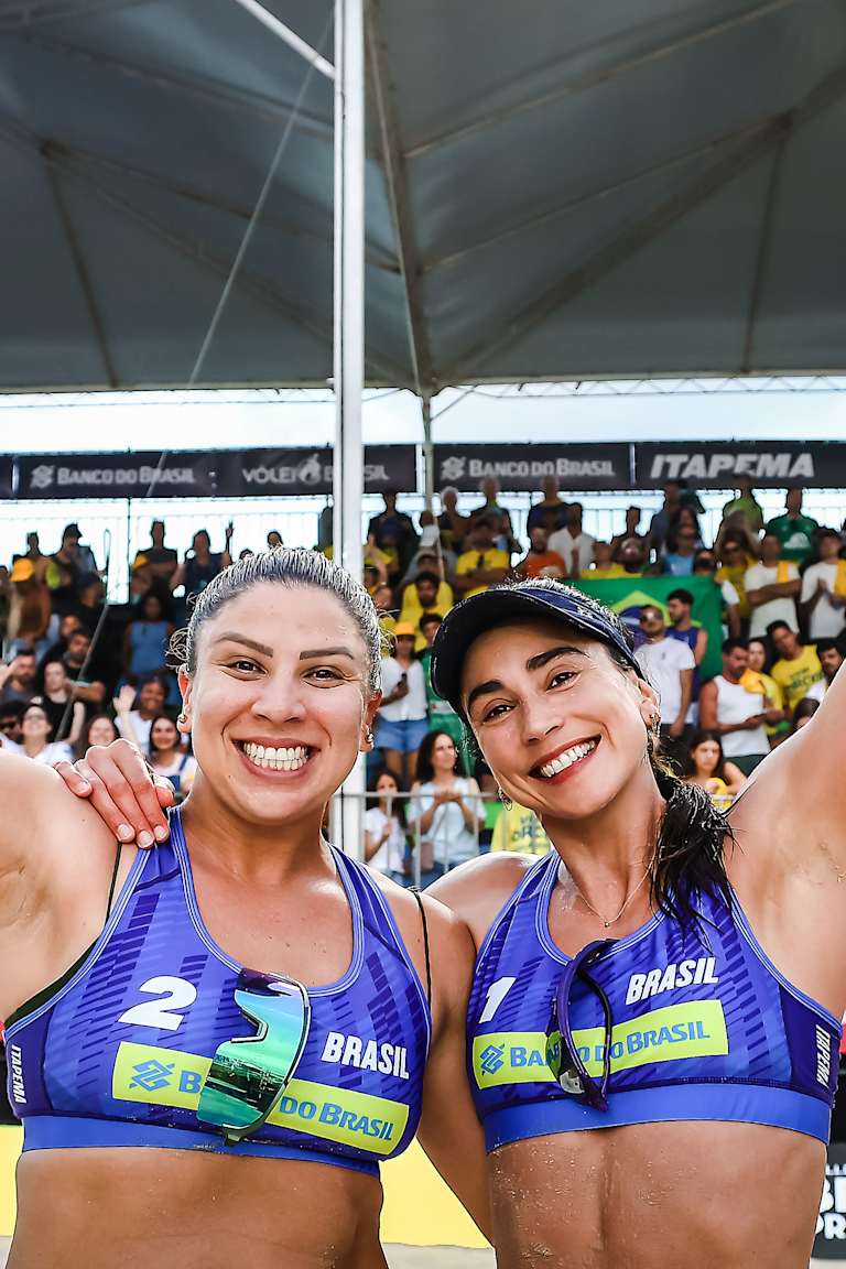 Carol e Rebecca chegam ao topo do Ranking Mundial