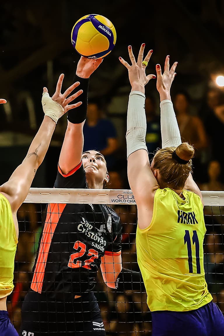 Osasco e Praia perdem para italianos e disputarão bronze no Mundial