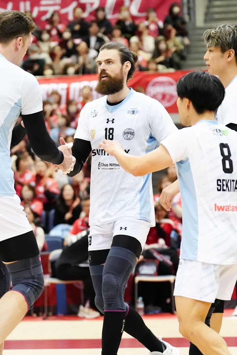 Suntory Sunbirds break away on top of SV.League