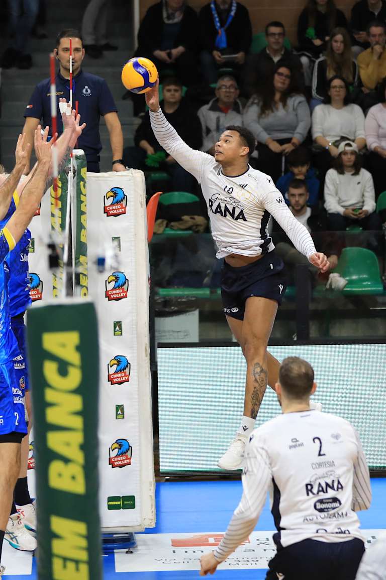 Times de Flávio e Darlan duelam no topo da tabela da Liga Italiana