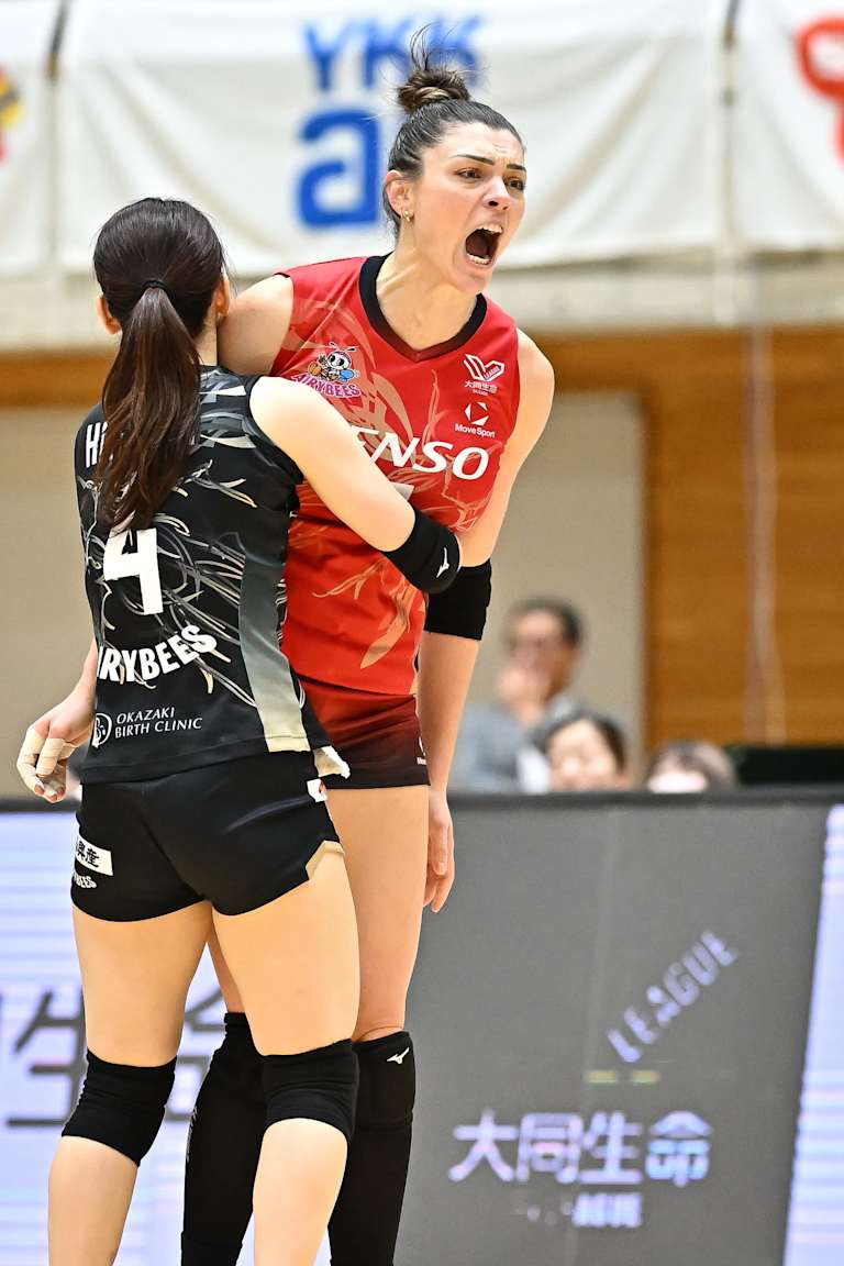 Rosamaria brilha e ajuda o Denso a voltar a vencer na Liga Japonesa