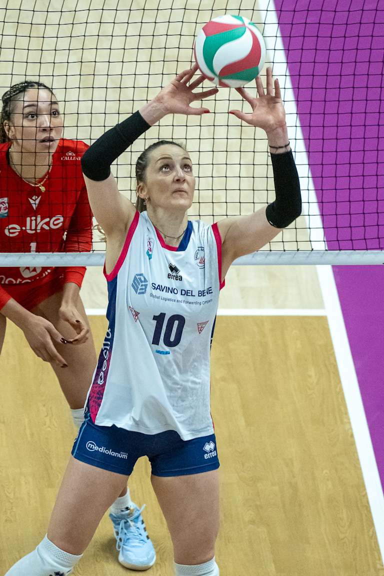 Scandicci win eighth straight and gain ground on Conegliano