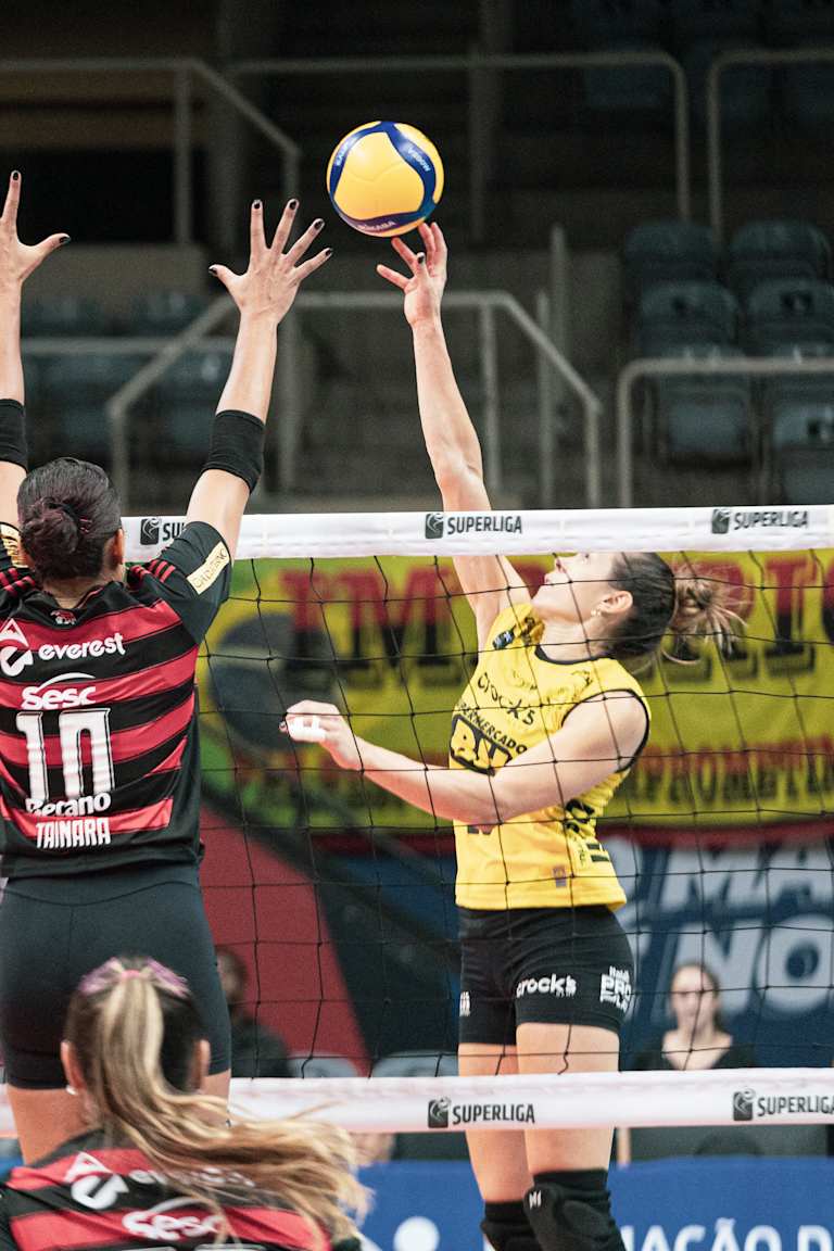 Praia challenge Flamengo for the top spot in the Superliga