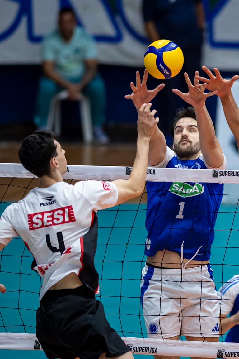 Cruzeiro five points clear at the top of the Superliga standings