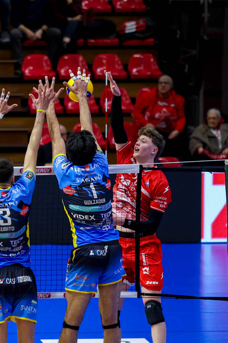 Lukas Bergmann vai bem e Piacenza sobe ao quarto lugar na Liga Italiana