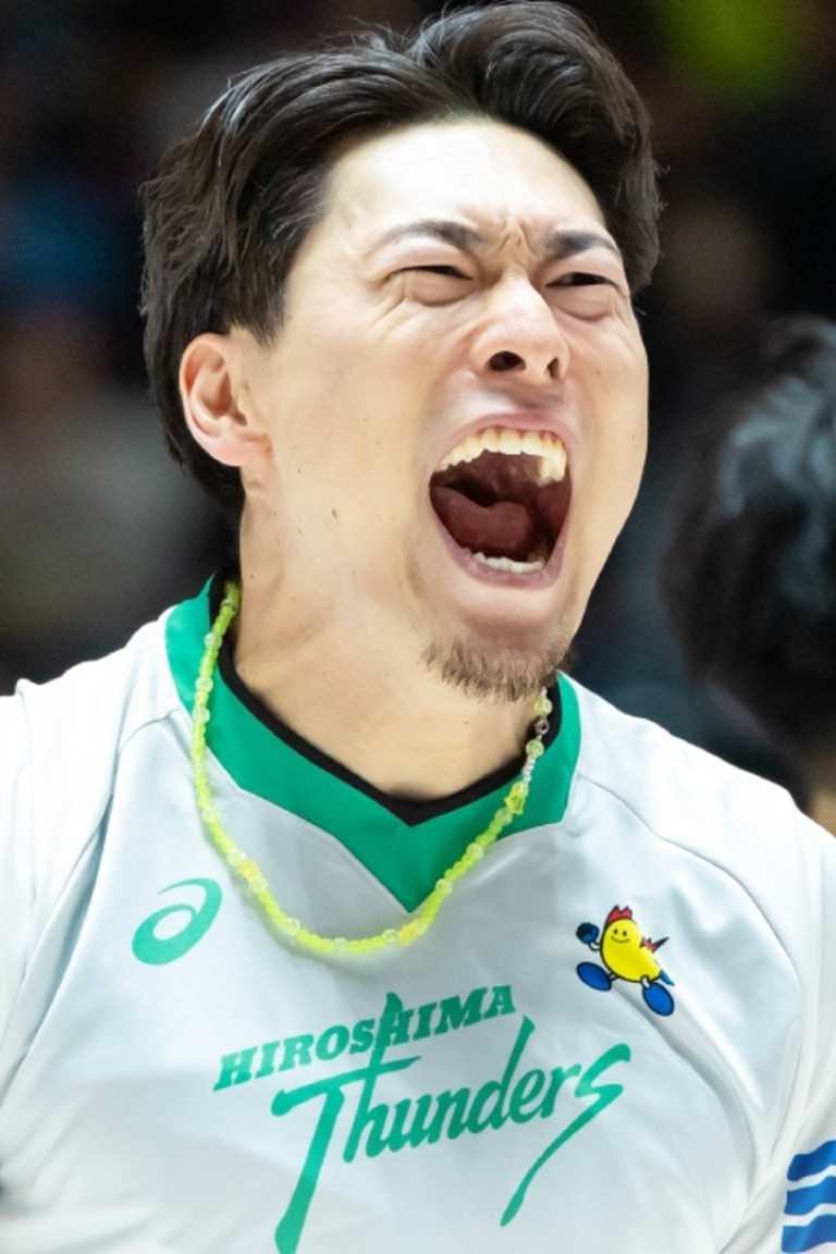 Tokyo and Hiroshima trade wins in front of thousands at Yoyogi