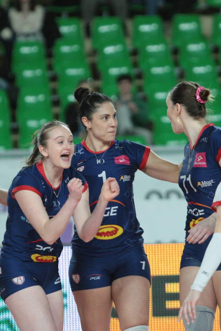 Time de Bruna Honório vence a terceira seguida na Liga Polonesa