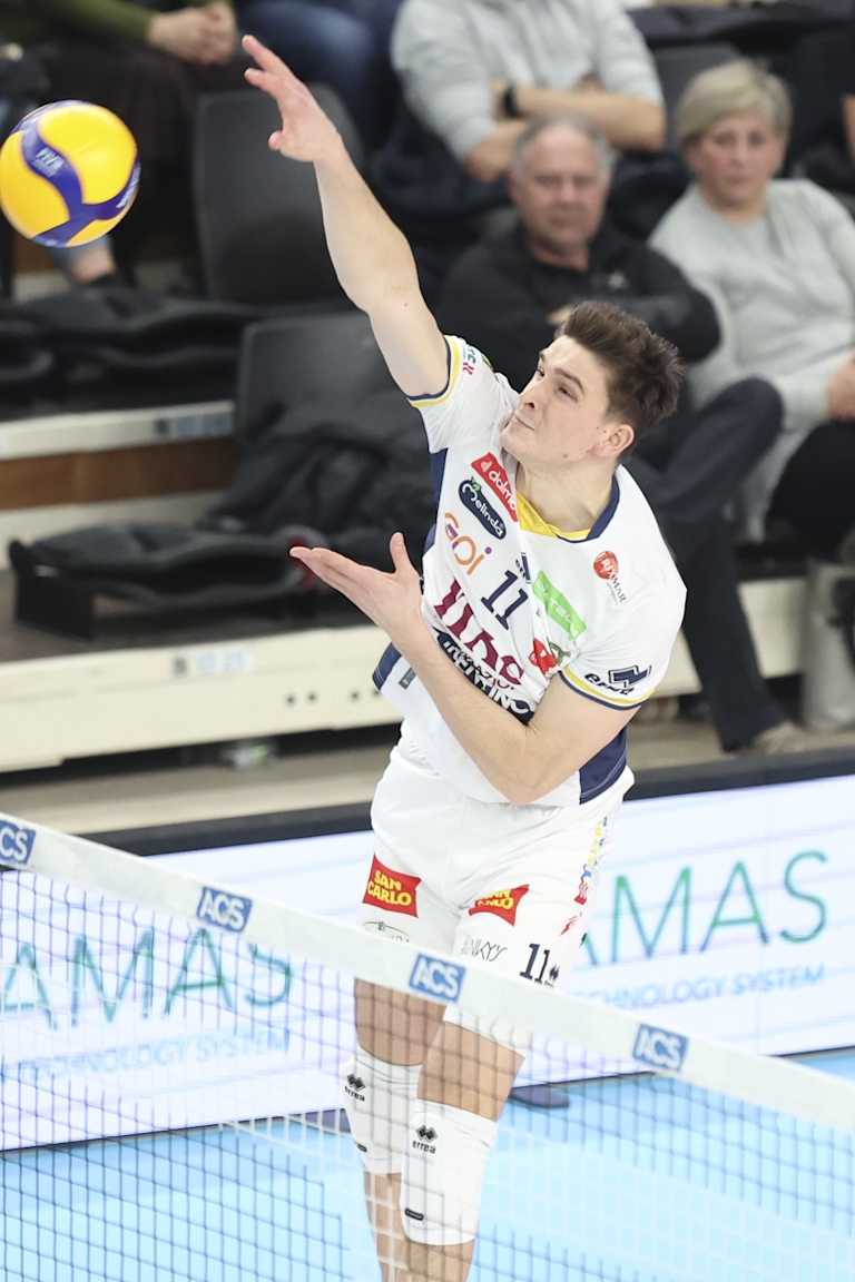 Trentino finish third and set up a duel with Civitanova in the quarterfinals