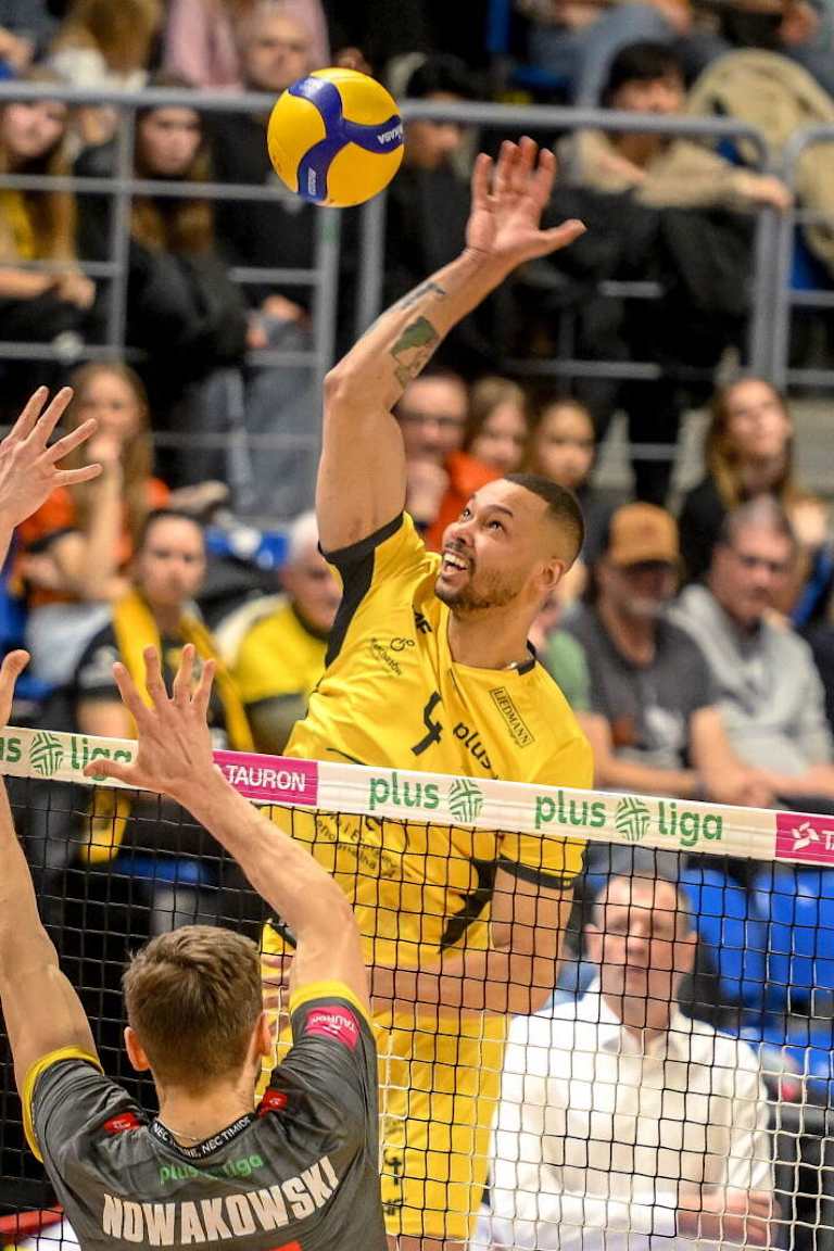 Alan volta e vai bem em vitória do Bełchatów na Liga Polonesa