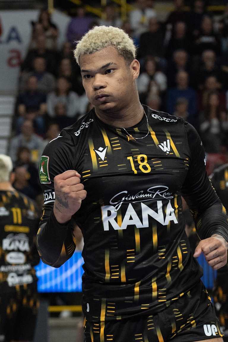 Darlan ajuda o Verona a iniciar os playoffs com vitória na Itália