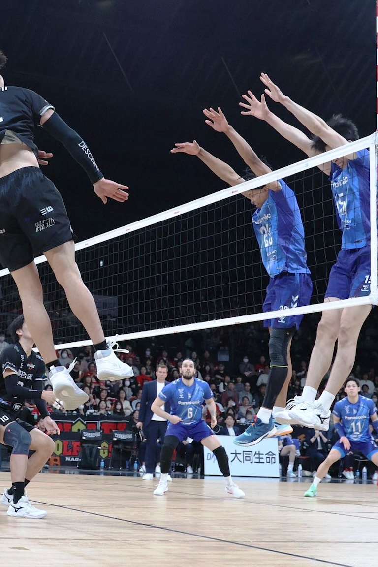 Home defeats hold Nagoya and Tokyo short of booking quarterfinal spots