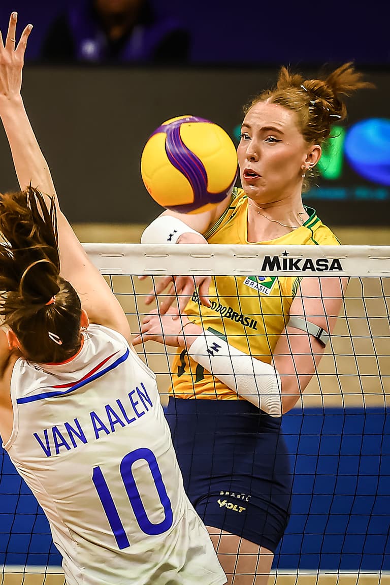 Brasil supera a Holanda na estreia da VNL em Brasília