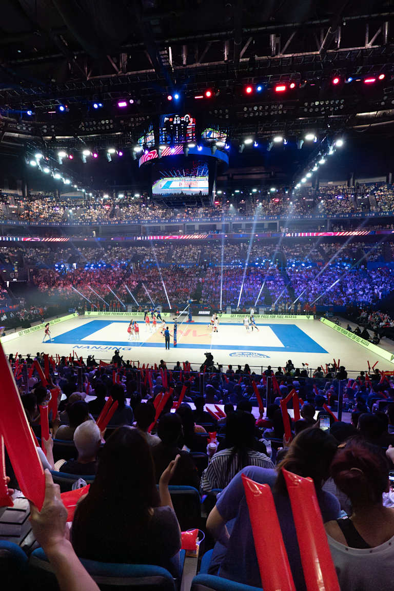 China sweep Serbia in front of a new VNL record crowd of 17,816