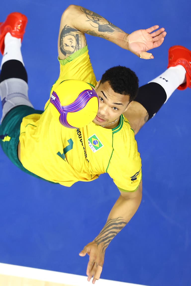 Com time modificado, Brasil atropela a Sérvia e segue invicto na VNL