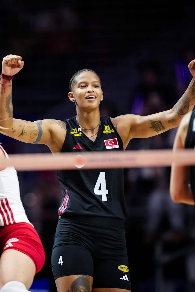 Türkiye beat Japan in key match and advance to the VNL Finals