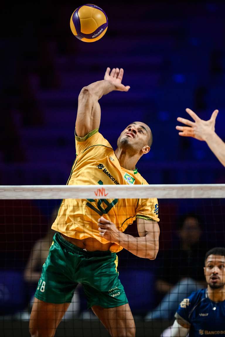 Brasil estreia contra a França em Chicago em busca de vaga nas Finais