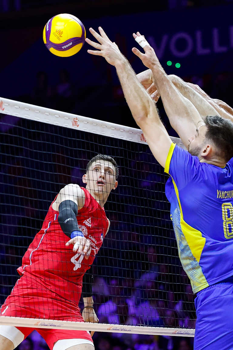 Serbia and France score wins as race for VNL Finals tickets heats up