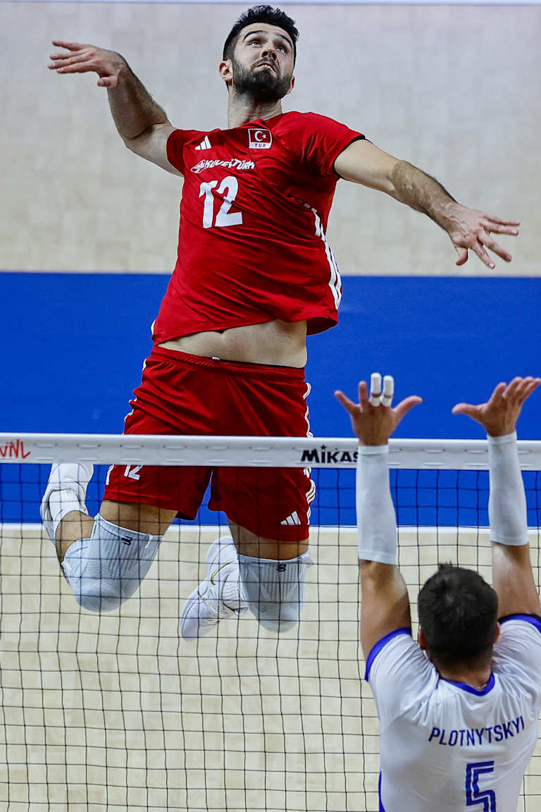 Turkiye back from two sets down against Ukraine in one of Friday’s big VNL battles