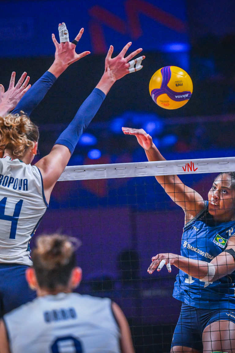 Italy dethroned! Thrilling five-setter propels Brazil to VNL final