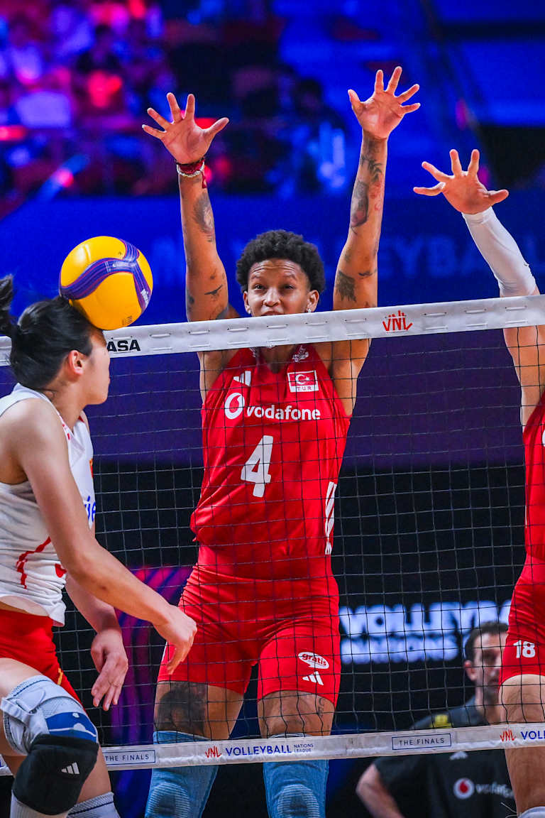 Vargas leva a Turquia à final da VNL e marca duelo com o Brasil