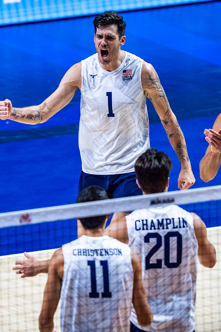 Estados Unidos derrubam o Japão em batalha de cinco sets e vão à decisão da VNL