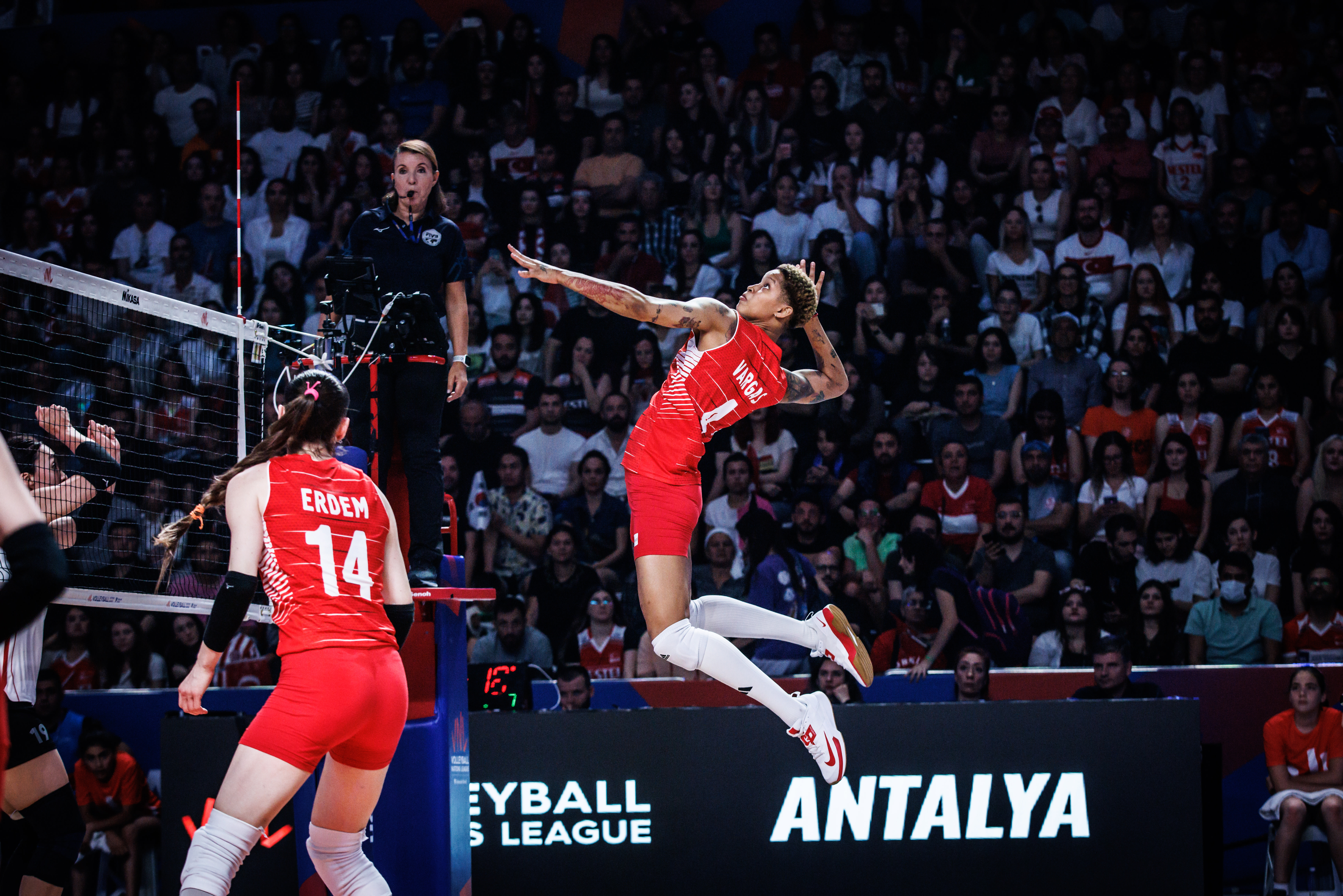 Vargas makes an immediate impact for Türkiye on VNL debut volleyballworld